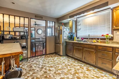 47 Manton St, Fall River, MA 02724 photo 8