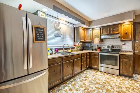 47 Manton St, Fall River, MA 02724 photo 9