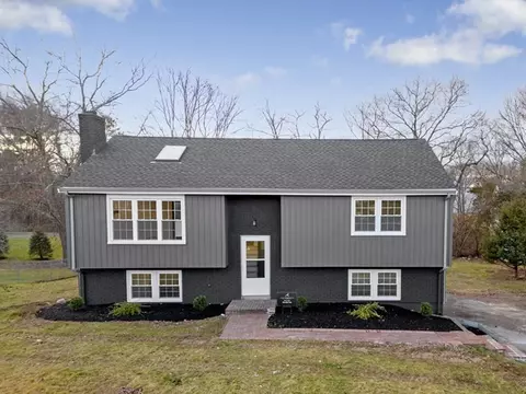 19 Colts Way, Attleboro, MA 02703