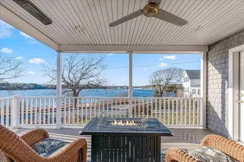 70 Longwood Ave, Wareham, MA 02571