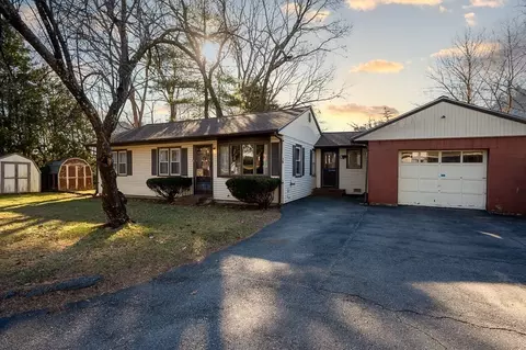 15 Maplewood Ter, Fitchburg, MA 01420