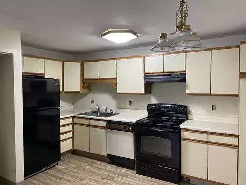41 W Summit St #30, South Hadley, MA 01075