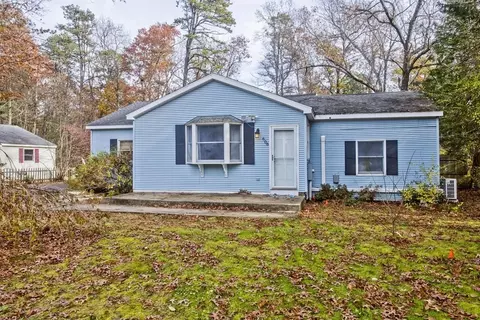 606 County Rd, Holyoke, MA 01040