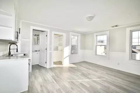 4 Rogers Ave, Springfield, MA 01151