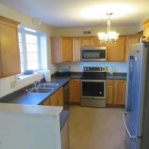 5 Orchard St, Easthampton, MA 01027 photo 3