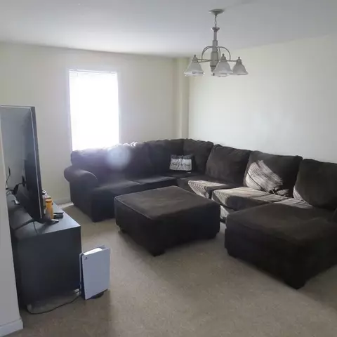 5 Orchard St, Easthampton, MA 01027 photo 4