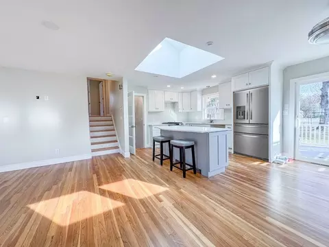 552 Center, Hanover, MA 02339