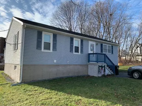 11 Horton St, Amesbury, MA 01913