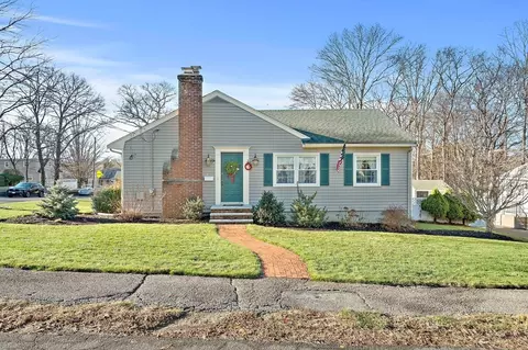 27 Edwards Rd, Braintree, MA 02184