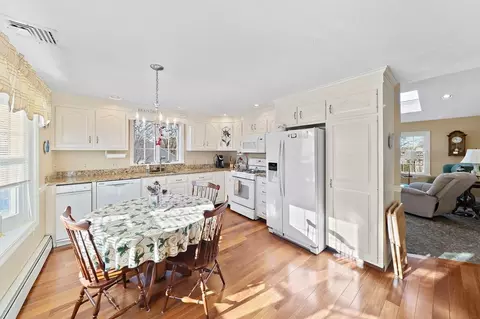 27 Edwards Rd, Braintree, MA 02184 photo 5