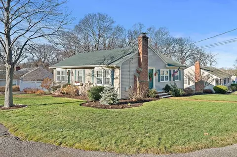 27 Edwards Rd, Braintree, MA 02184 photo 2