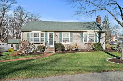 27 Edwards Rd, Braintree, MA 02184 photo 3