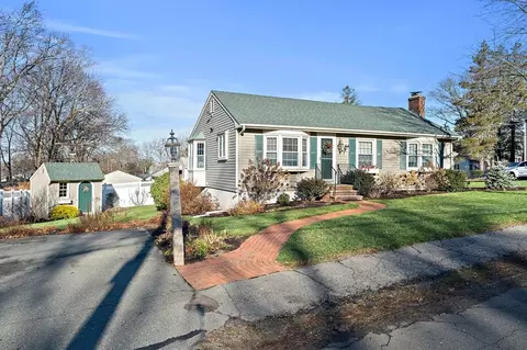 27 Edwards Rd, Braintree, MA 02184 photo 4