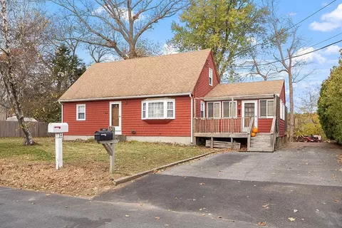 35 Meaders Ln, Salisbury, MA 01952