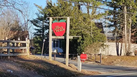 540 Somers Rd, East Longmeadow, MA 01028