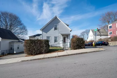 27 Orient St, Worcester, MA 01604