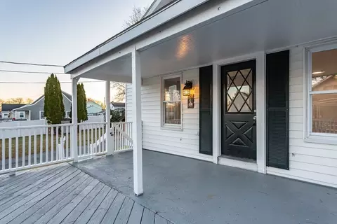 25 Pond St, Swansea, MA 02777