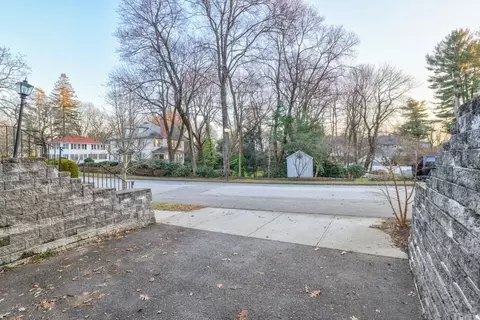 74 Berwick St, Worcester, MA 01602 photo 3