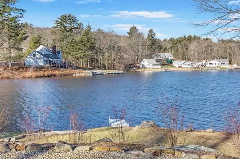 4 Grove Point Rd, Wales, MA 01081