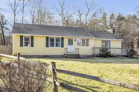 19 Fitchs Bridge Rd, Groton, MA 01450