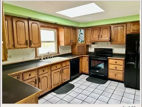 108 Hendrick St, Easthampton, MA 01027 photo 2