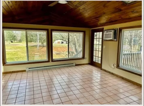 108 Hendrick St, Easthampton, MA 01027 photo 3