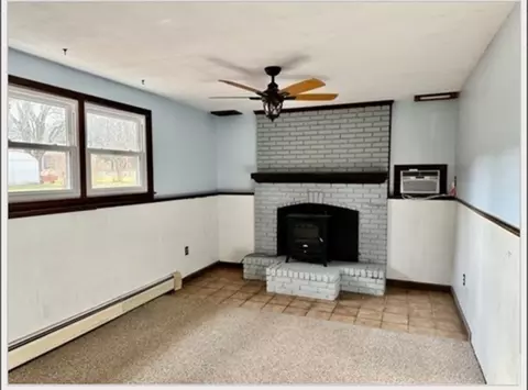 108 Hendrick St, Easthampton, MA 01027 photo 4