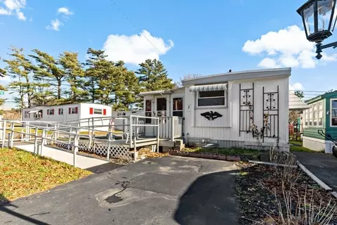 2 Gladys Dr, Middleboro, MA 02346