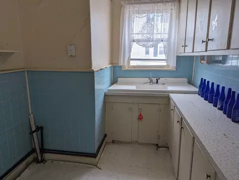786 Walnut St, Fall River, MA 02720 photo 6