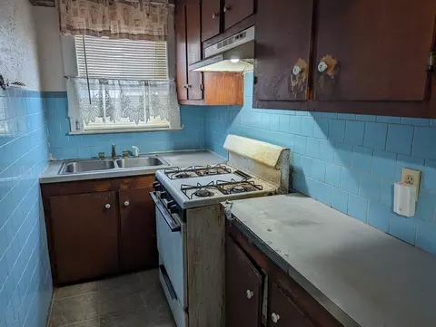 786 Walnut St, Fall River, MA 02720 photo 16
