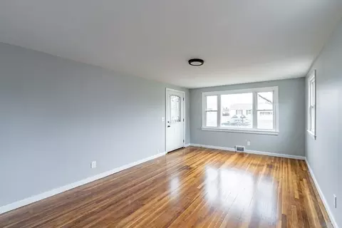 50 Lorimer St, Chicopee, MA 01013 photo 3