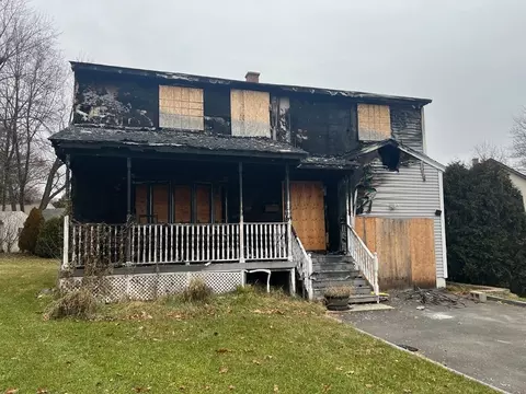 19 Donlee St, Holyoke, MA 01040