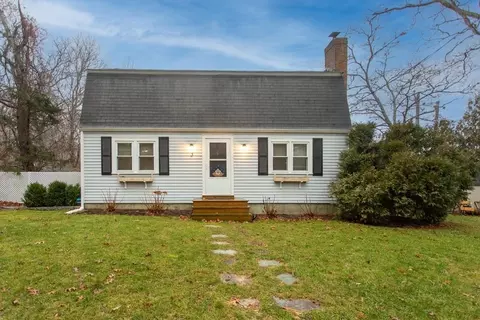 3 Earl Rd, Plymouth, MA 02360