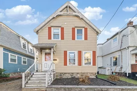 5 Allen Pl, Melrose, MA 02176