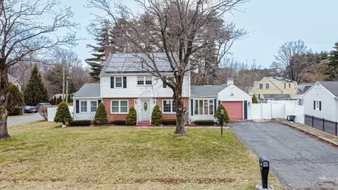 66 Hermitage Dr, Springfield, MA 01129 photo 2