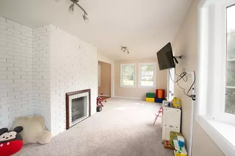 66 Hermitage Dr, Springfield, MA 01129 photo 10