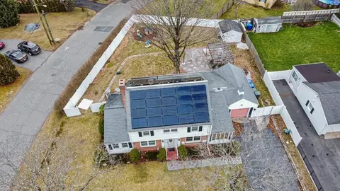 66 Hermitage Dr, Springfield, MA 01129 photo 4