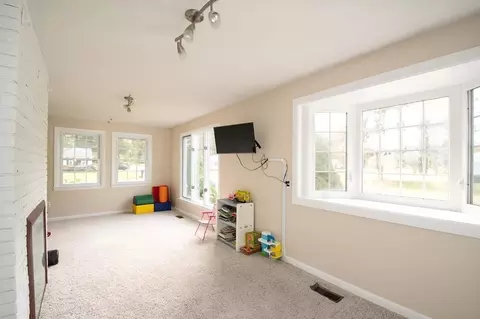 66 Hermitage Dr, Springfield, MA 01129 photo 9