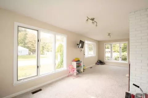 66 Hermitage Dr, Springfield, MA 01129 photo 8