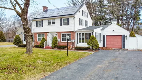 66 Hermitage Dr, Springfield, MA 01129 photo 3