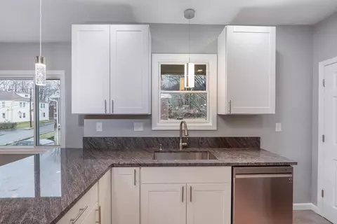 12 Marsh Ave, Worcester, MA 01605 photo 8