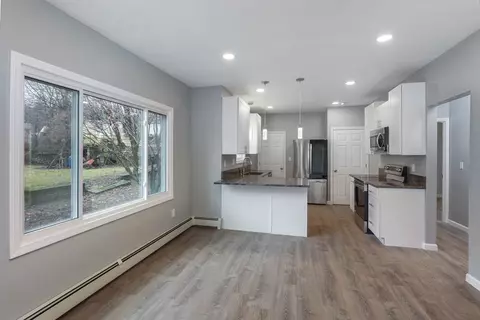 12 Marsh Ave, Worcester, MA 01605 photo 5
