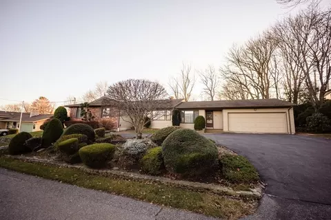 135 Harrington Ln, Somerset, MA 02726