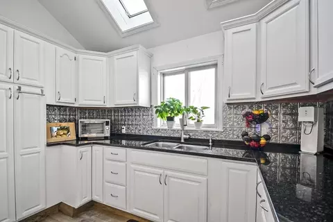 52 Birch St, Worcester, MA 01603 photo 12