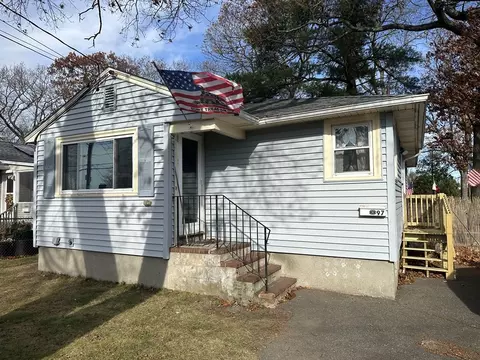 97 Hillcrest Rd, Waltham, MA 02451