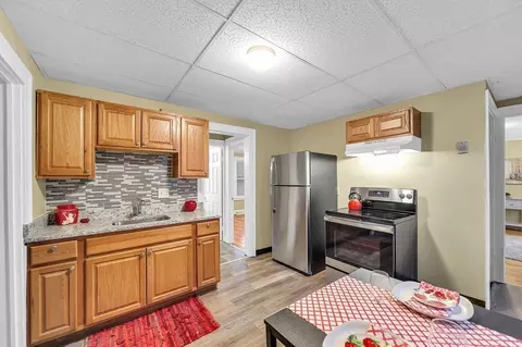 17-19 Braddock St, Springfield, MA 01109