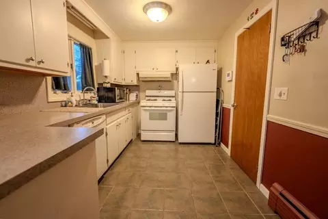 109 Dewitt St, Springfield, MA 01129 photo 5