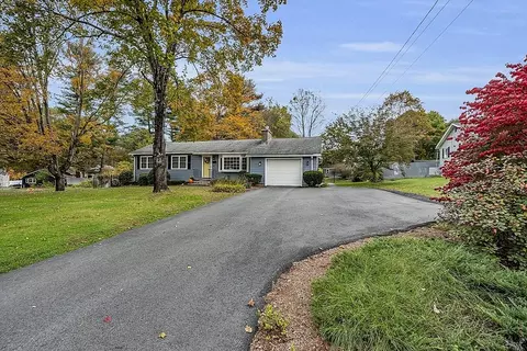 4 Radcliffe Rd, Chelmsford, MA 01863