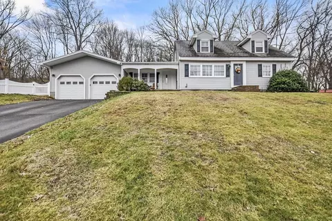 53 View St, Dracut, MA 01826