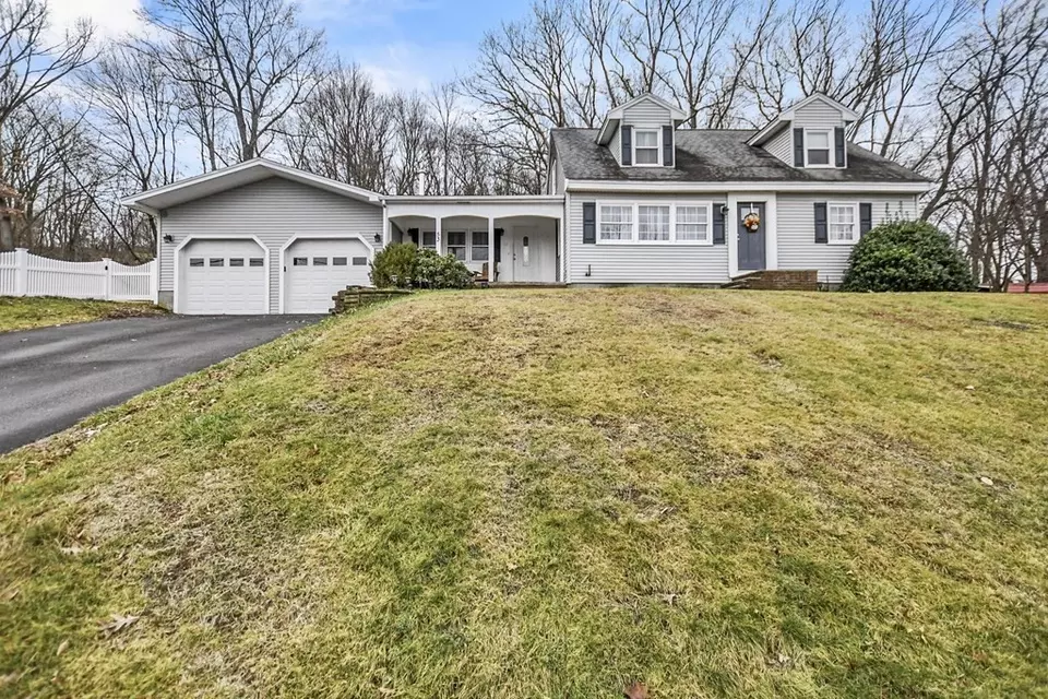 53 View St, Dracut, MA 01826 42 Photos Movoto